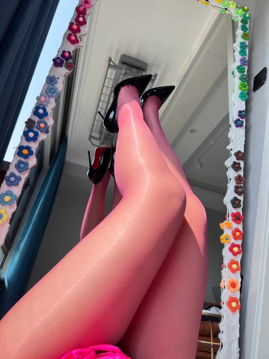 120斤的小王同学 – 粉红色女郎【12P】